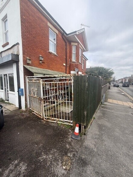 66 Kimberley Rd, Bournemouth à louer - Photo du bâtiment - Image 2 de 3