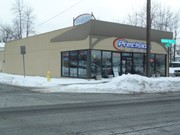 Corner Retail/Automotive Bldg on Retail Strip - Propriété automobile