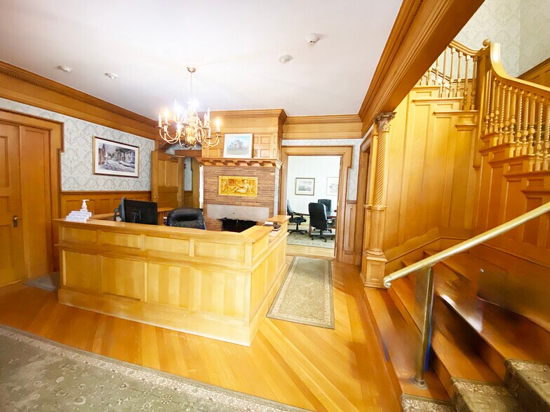 1838 Elm St, Manchester, NH à vendre - Photo du bâtiment - Image 2 de 7