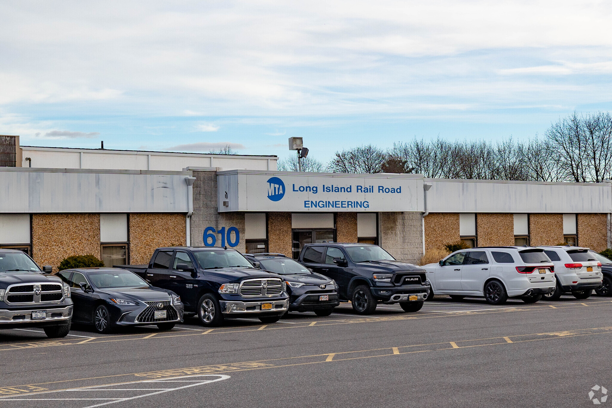 610 Hicksville Rd, Bethpage, NY for lease Primary Photo- Image 1 of 6