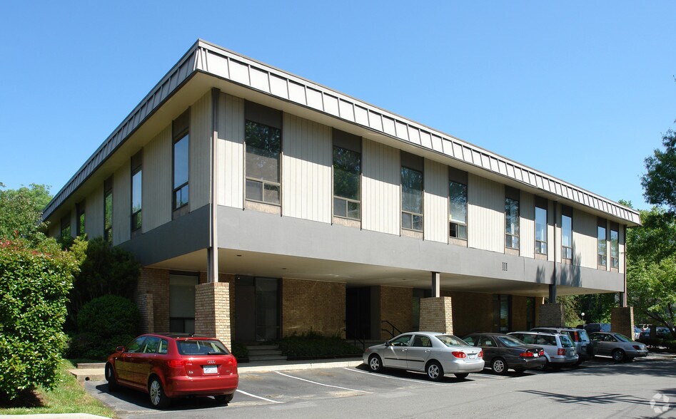 109 Conner Dr, Chapel Hill, NC à vendre - Photo du bâtiment - Image 2 de 6