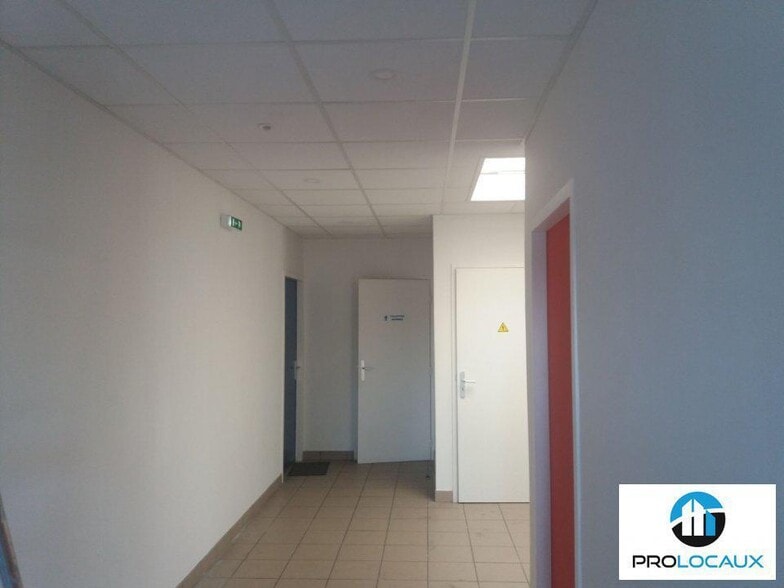 Office in Seyssins for lease - Interior Photo - Image 3 of 3