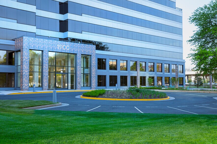 1900 Gallows Rd, Vienna, VA à louer - Photo du bâtiment - Image 1 de 10