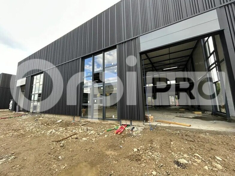 Flex in Trévoux for lease - Building Photo - Image 1 of 4