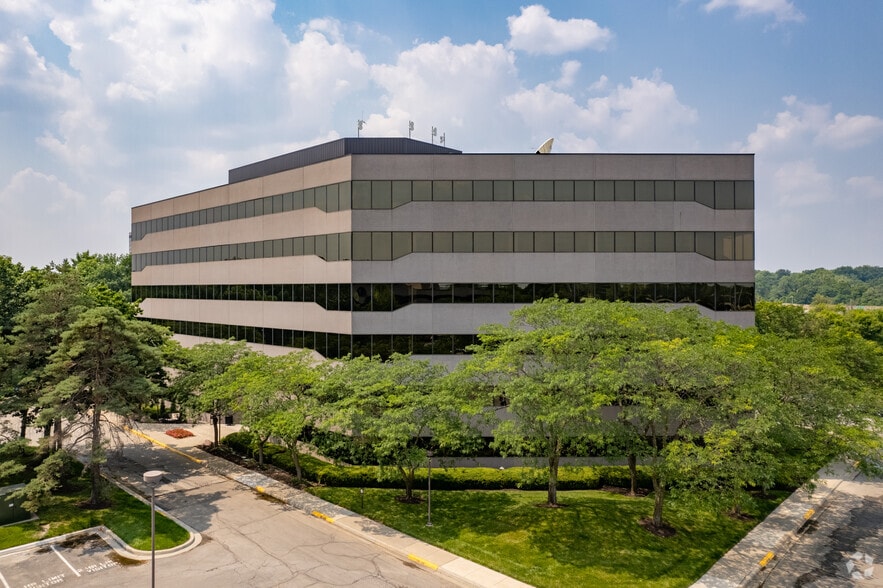 8900 Indian Creek Pky, Overland Park, KS à louer - Photo du bâtiment - Image 1 de 7