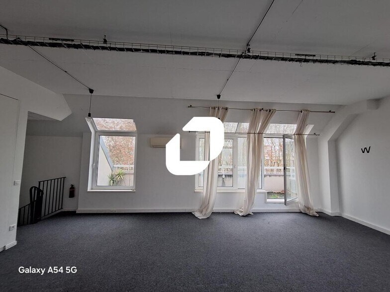 Office in Boulogne-Billancourt for lease - Building Photo - Image 3 of 6
