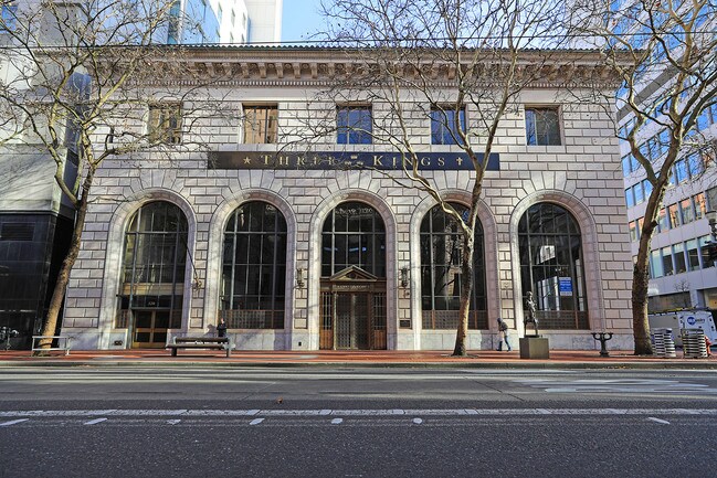 Plus de détails pour 320 SW 6th Ave, Portland, OR - Bureau, Commerce de détail à louer