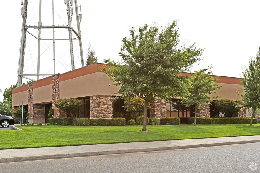 710 W Pinedale Ave, Fresno, CA for lease - Building Photo - Image 2 of 4