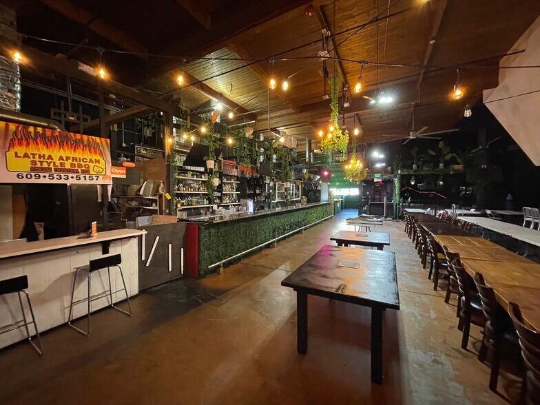 722 SE 10th Ave, Portland, OR à vendre - Photo intérieure - Image 2 de 6