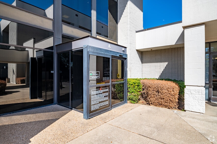 3801 W 15th St, Plano, TX for lease - Building Photo - Image 3 of 9