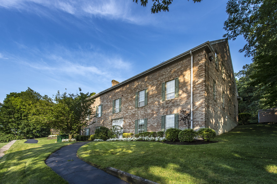 422 Worcester St, Wellesley, MA for sale - Building Photo - Image 1 of 1