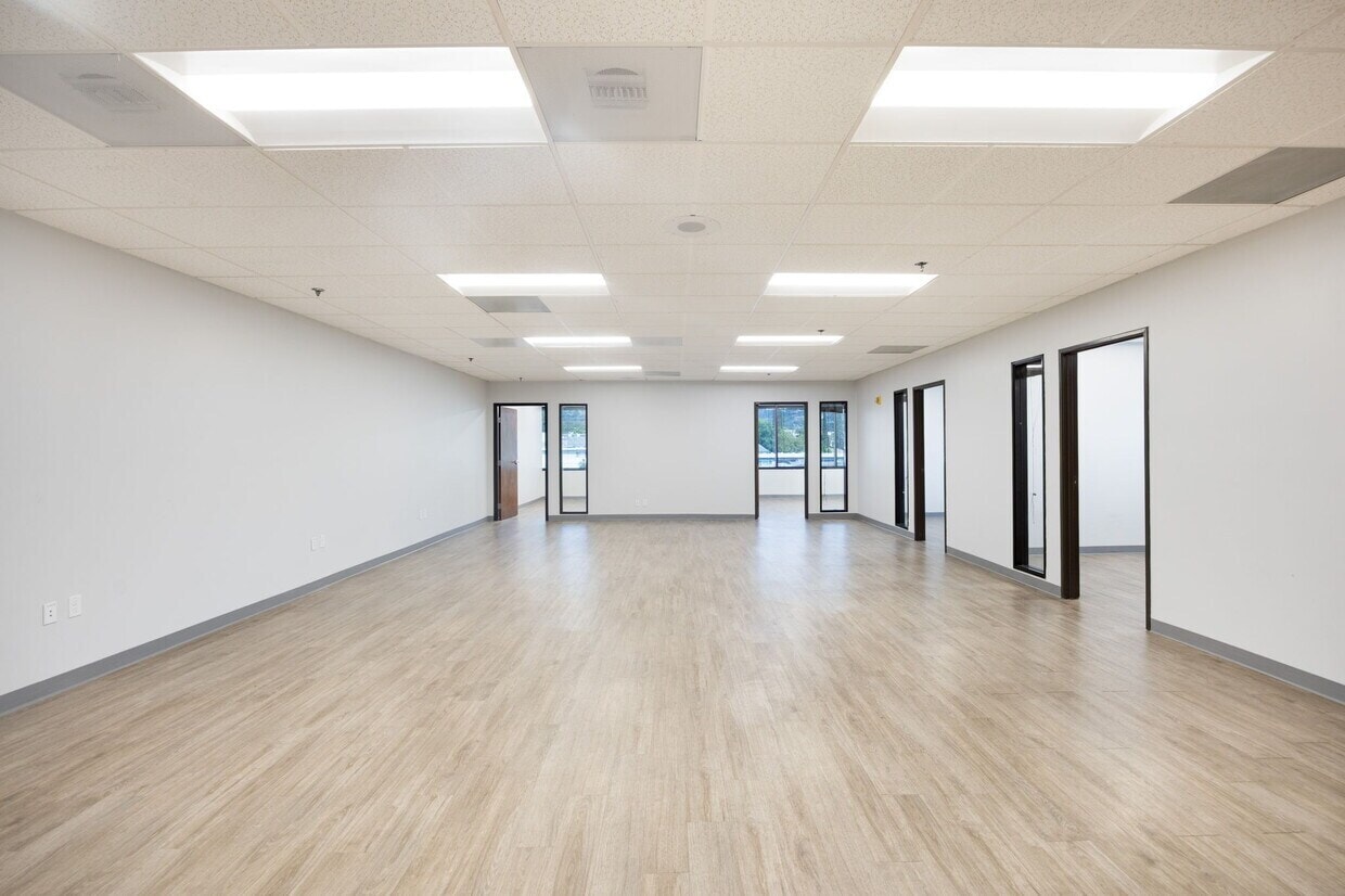 601 S Glenoaks Blvd, Burbank, CA for lease Interior Photo- Image 1 of 12