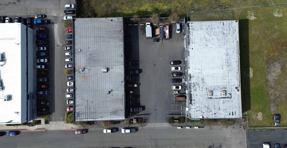 South Adams Industrial Campus portefeuille de 2 propriétés à vendre sur LoopNet.ca - Aérien - Image 2 de 2