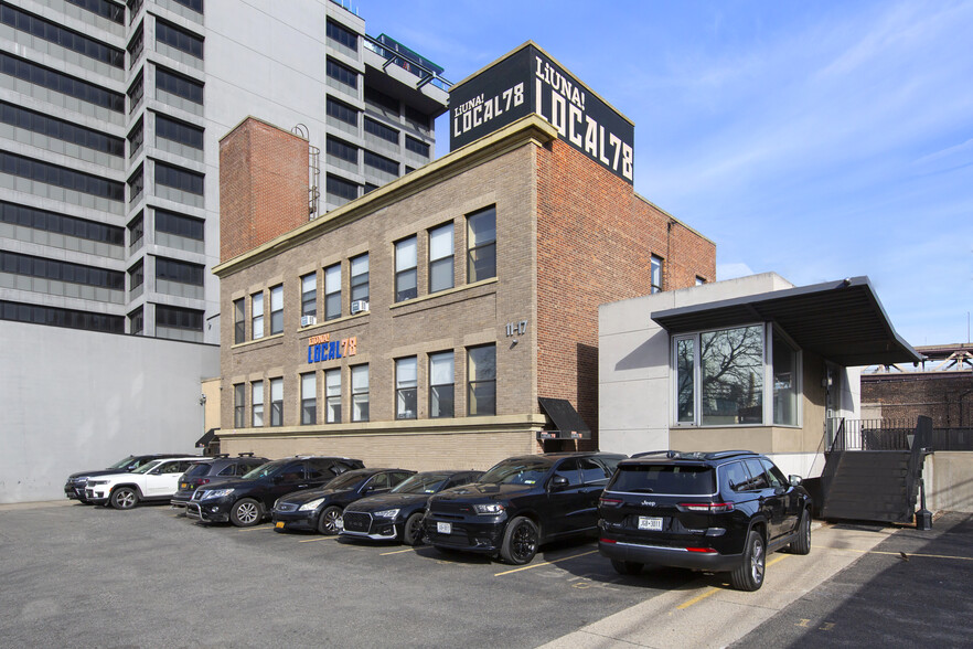 11-17 43rd Ave, Long Island City, NY for lease - Building Photo - Image 2 of 11