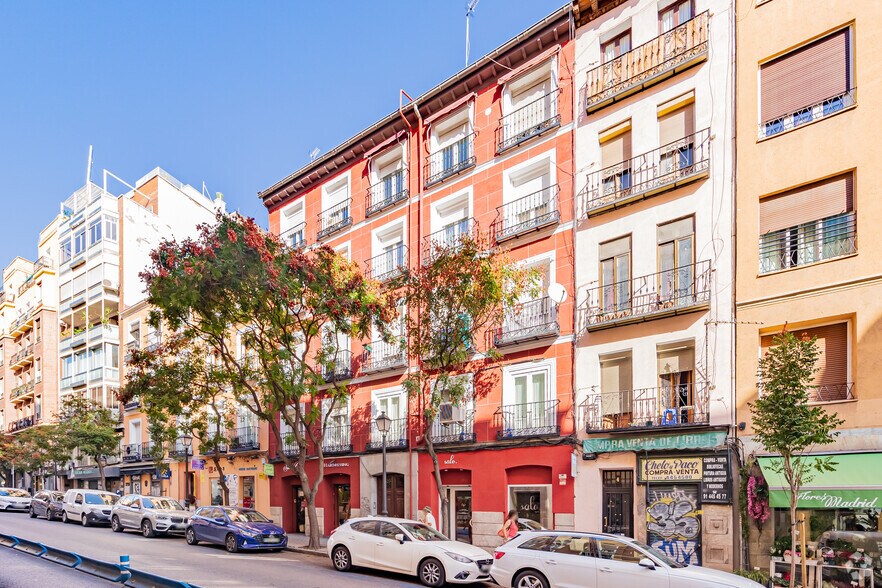 Calle de Fernández de los Ríos, 6, Madrid, Madrid à louer - Photo du bâtiment - Image 2 de 3
