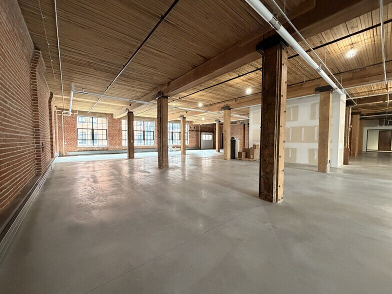 1000 Jackson St, Dubuque, IA à louer - Photo intérieure - Image 3 de 14