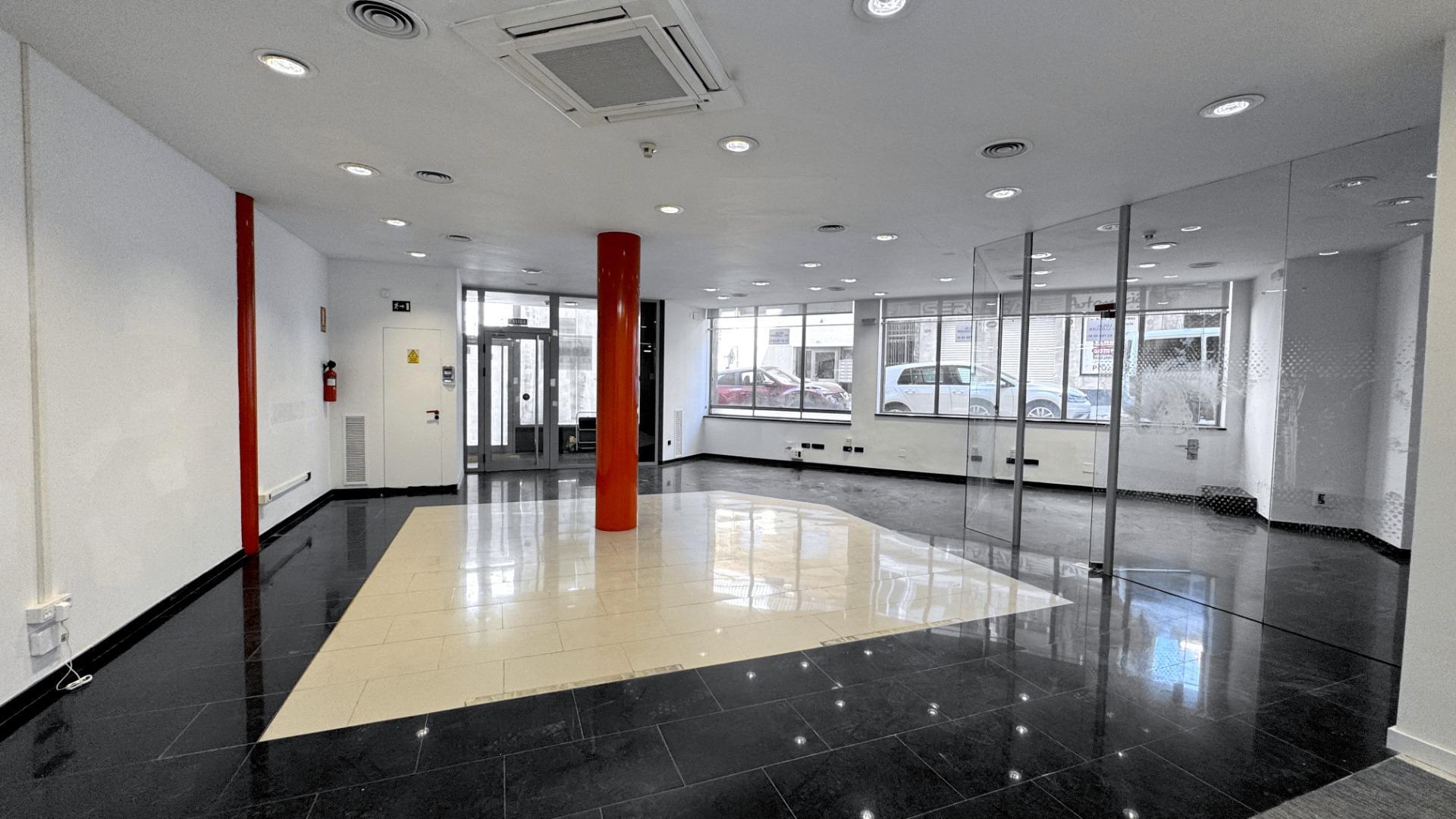 Retail in Terrassa, Barcelona for lease Interior Photo- Image 1 of 33
