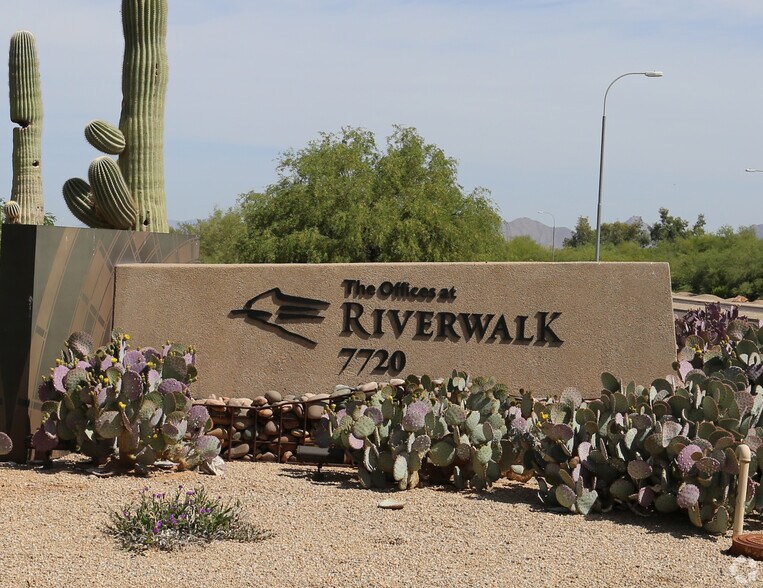 7720 N Dobson Rd, Scottsdale, AZ à louer - Photo du bâtiment - Image 2 de 9