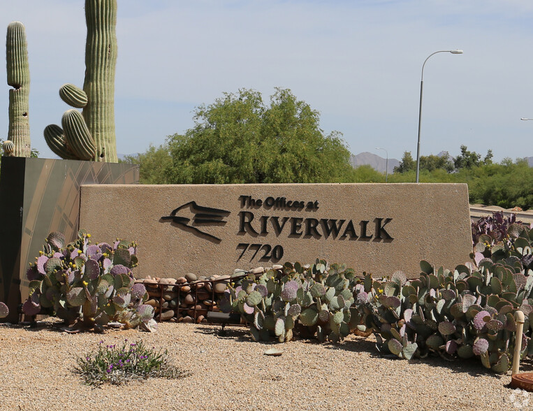 7720 N Dobson Rd, Scottsdale, AZ à louer - Photo du bâtiment - Image 3 de 3