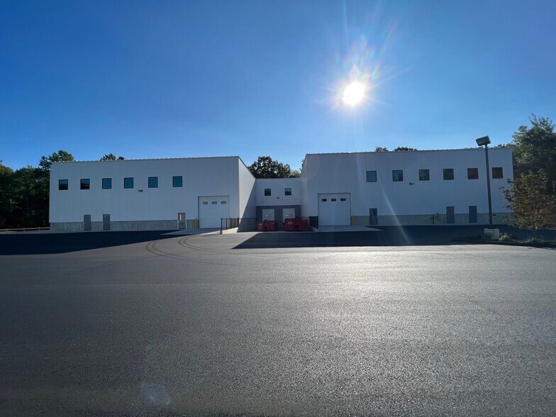 17 Enterprise Dr, Monroe, CT à louer - Photo du bâtiment - Image 2 de 25