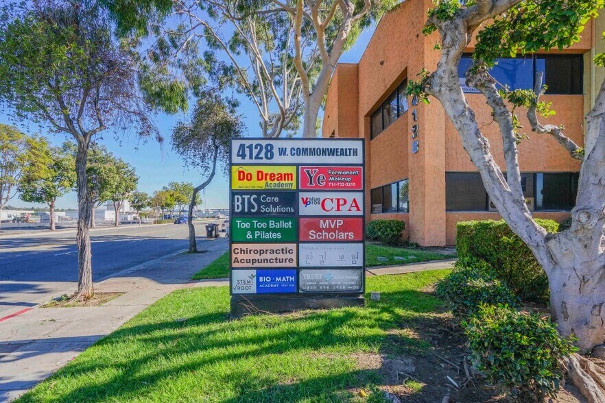 4128 W Commonwealth Ave, Fullerton, CA à vendre - Photo du bâtiment - Image 3 de 29