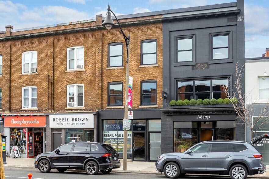 2581 Yonge St, Toronto, ON à vendre - Photo principale - Image 1 de 1