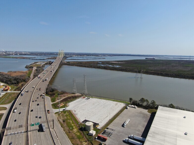 Hwy 146, La Porte, TX à louer - Photo du bâtiment - Image 1 de 3
