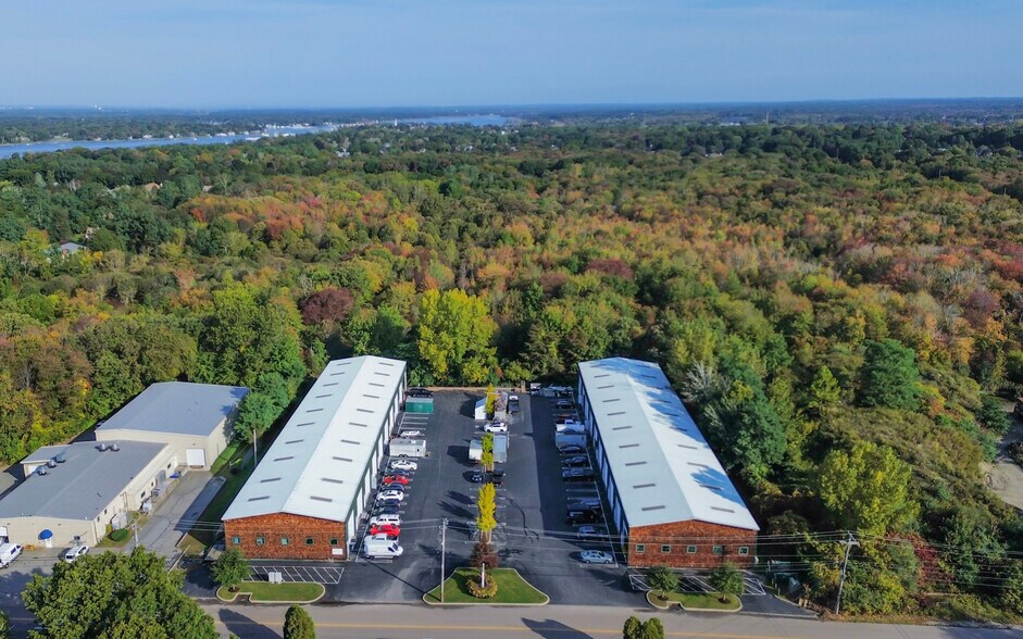 75 Tupelo St, Bristol, RI à vendre - Photo du bâtiment - Image 3 de 17