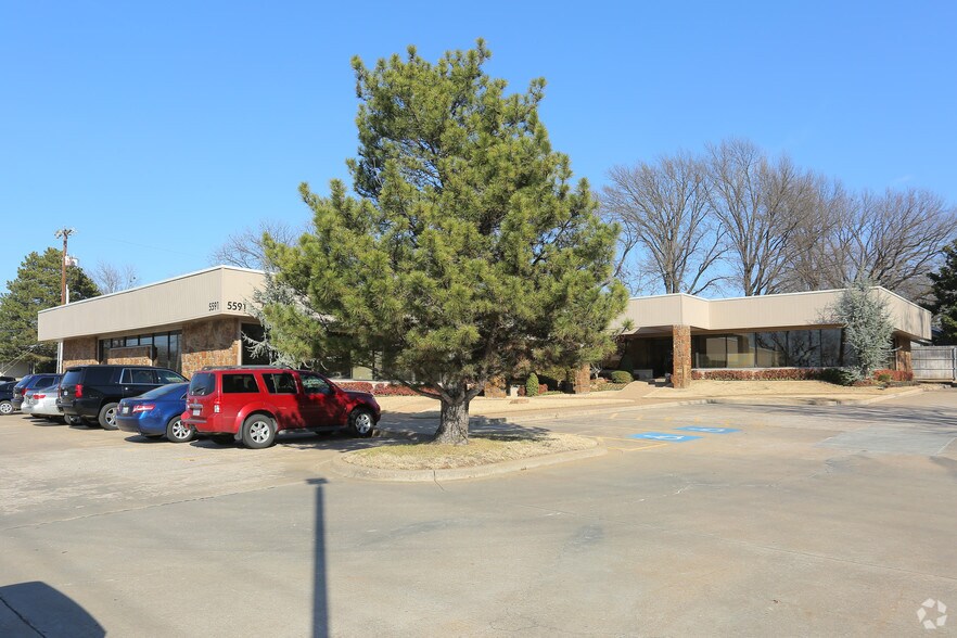5591 S Lewis Ave, Tulsa, OK for lease - Primary Photo - Image 1 of 4