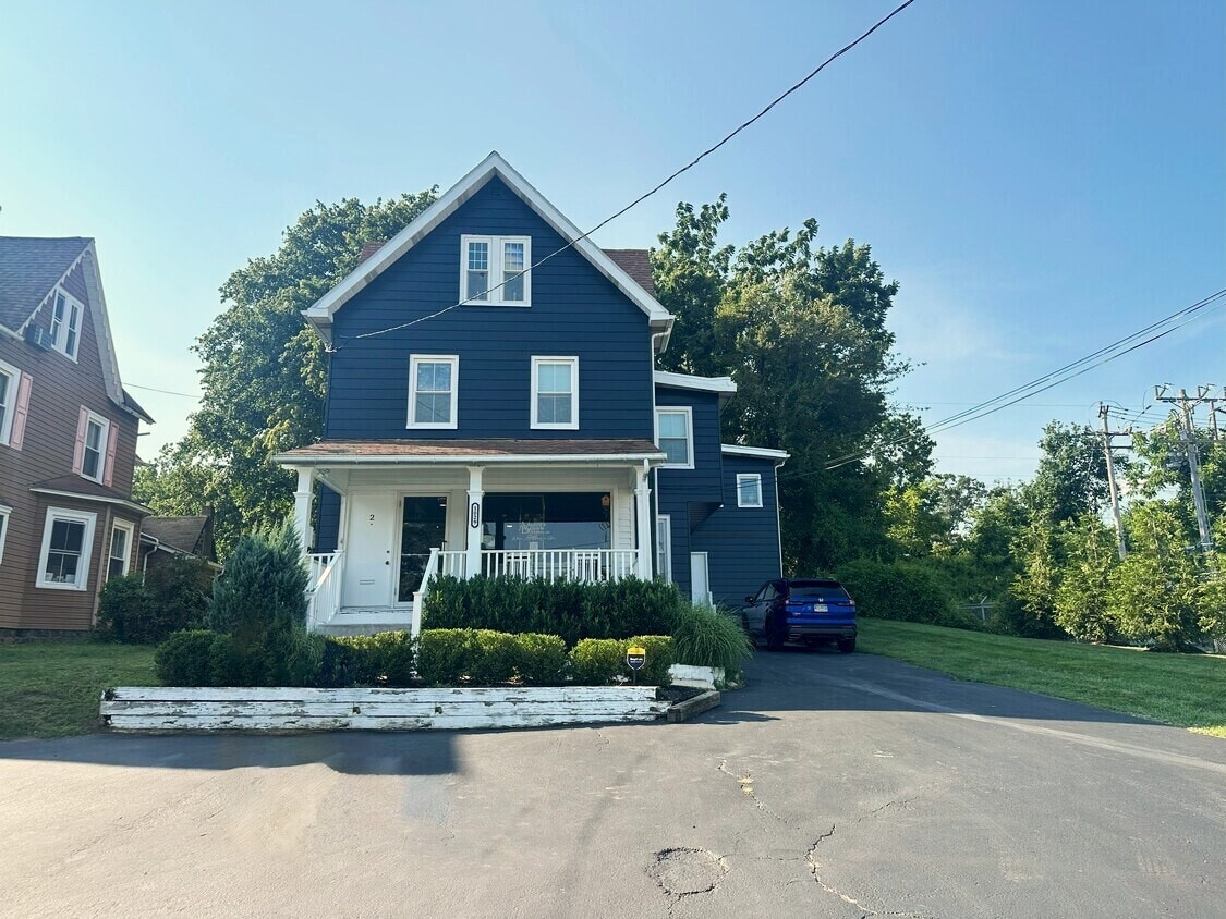 1029 Lancaster Ave, Berwyn, PA for lease Primary Photo- Image 1 of 11