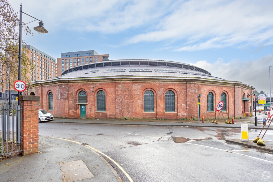 Graingers Way, Leeds for lease - Primary Photo - Image 1 of 5