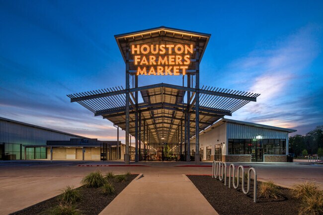 More details for 2520 Airline Dr, Houston, TX - Retail for Sale
