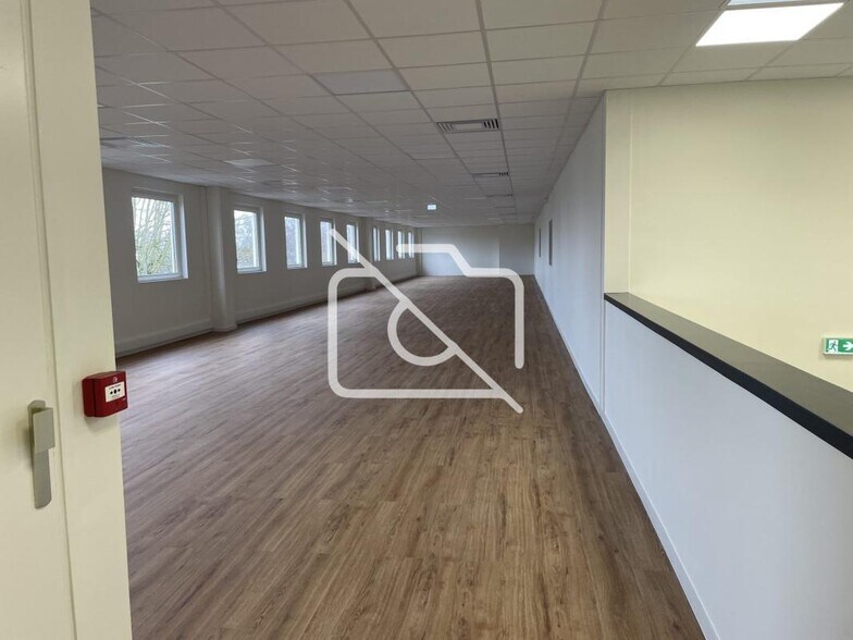 Industrial in Villeneuve-d'Ascq for lease - Interior Photo - Image 3 of 18
