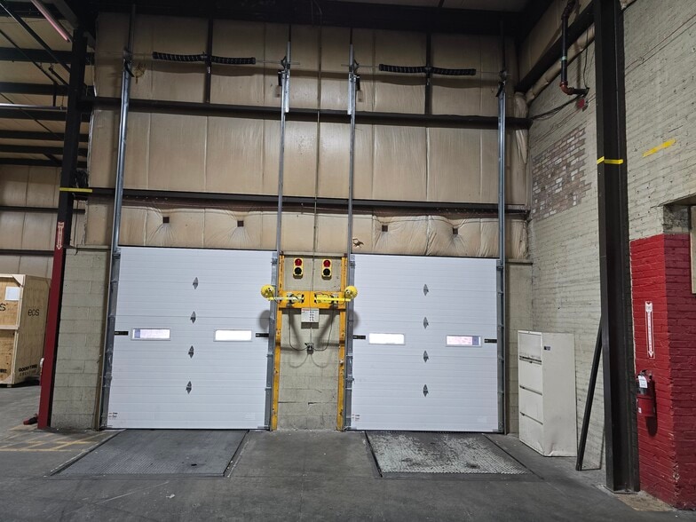 5200 Katrine Ave, Downers Grove, IL for lease - Interior Photo - Image 2 of 4