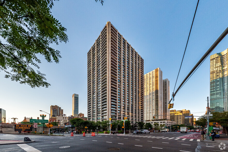 300 E 59th St, New York, NY for sale - Primary Photo - Image 1 of 1