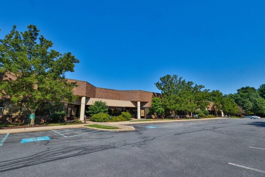 1550 Valley Center Pky, Bethlehem, PA for lease - Building Photo - Image 2 of 7