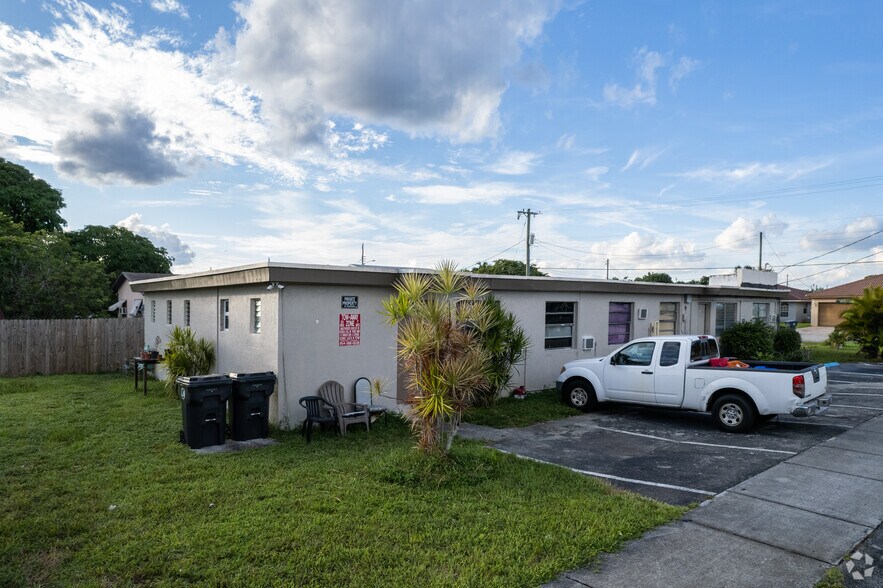 4400 SW 23rd St, West Park, FL à vendre - Photo principale - Image 2 de 9