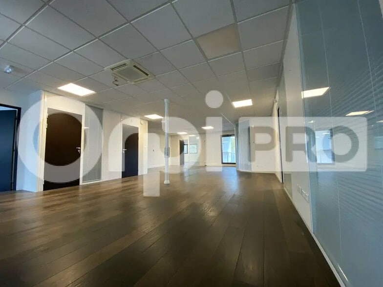 Office in Dardilly for lease - Interior Photo - Image 1 of 15