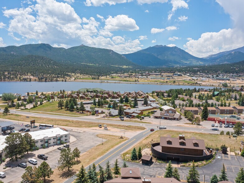 521 Lone Pine Dr, Estes Park, CO à vendre - Photo du bâtiment - Image 3 de 17