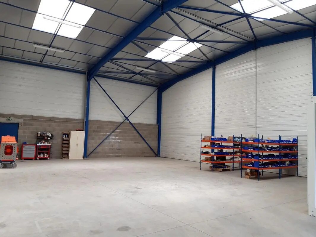 Industrial in Fareins for lease Interior Photo- Image 1 of 3