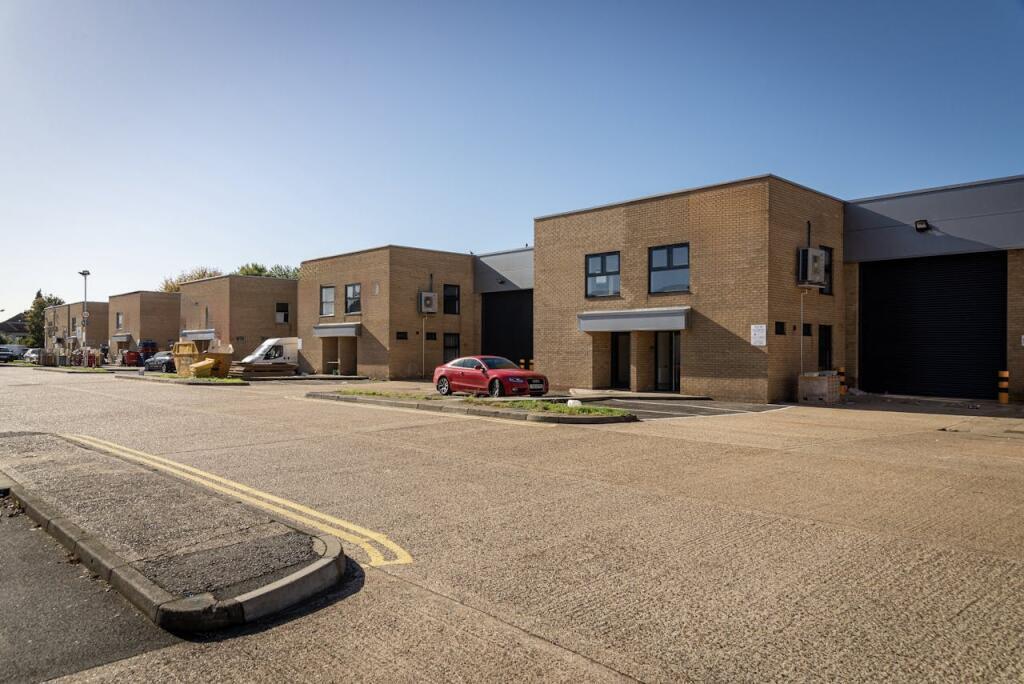 Church Rd, Hounslow à louer Photo du bâtiment- Image 1 de 1