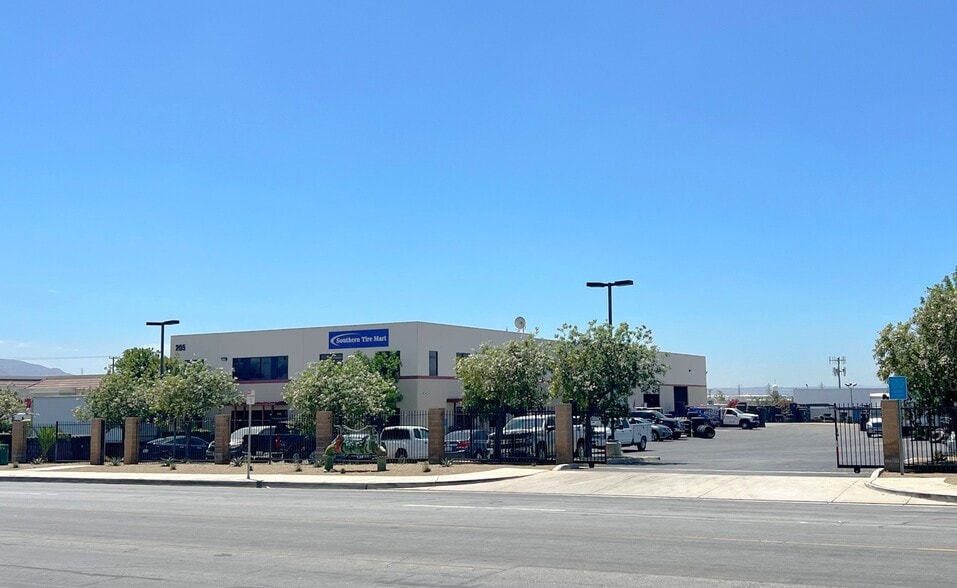 205 W Slover Ave, Bloomington, CA for lease - Building Photo - Image 2 of 7