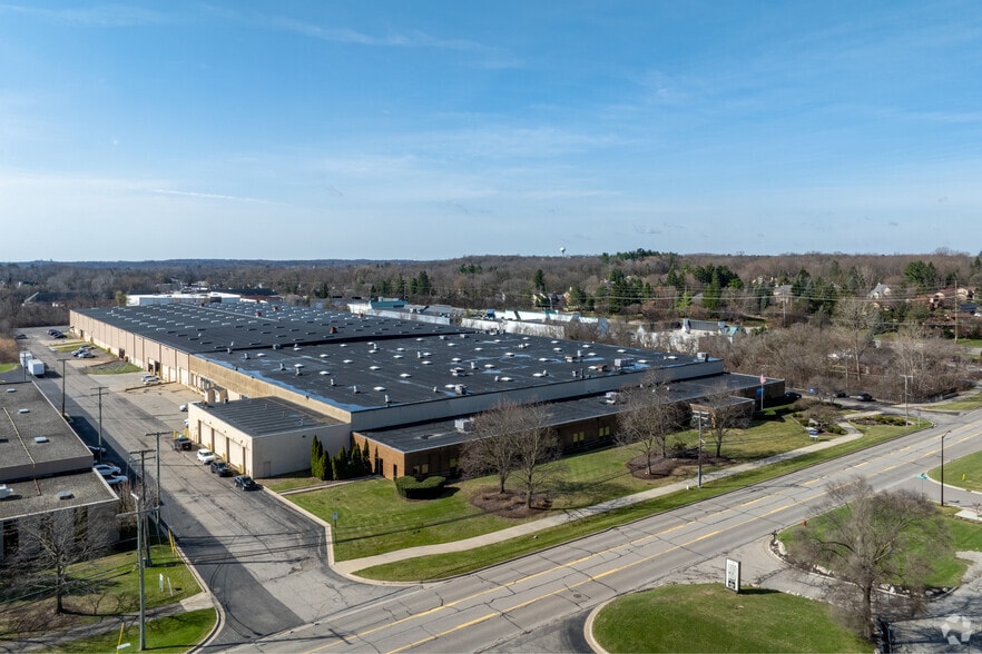 43155-43159 W 9 Mile Rd, Novi, MI à louer - Photo du bâtiment - Image 1 de 14