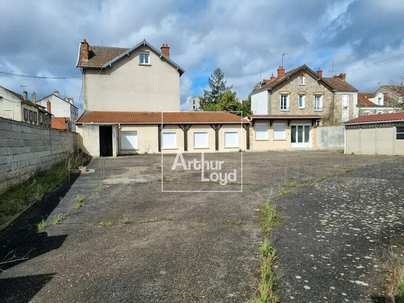 Office in Melun for sale Building Photo- Image 1 of 4