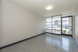 711 W 17th St, Costa Mesa, CA à louer Photo intérieure- Image 1 de 13