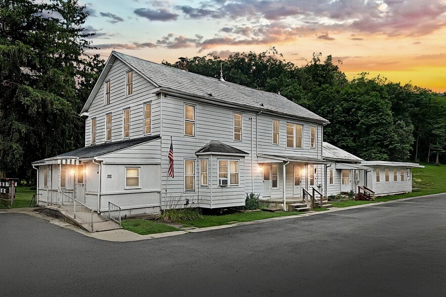 862 Iron Ridge Rd, Spring Grove, PA for sale - Primary Photo - Image 1 of 78