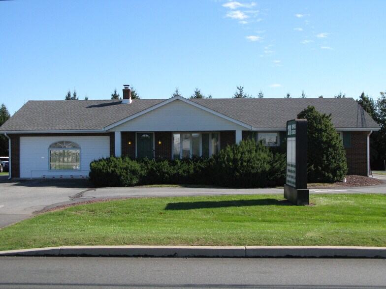 211 S Route 100, Allentown, PA à louer - Photo du bâtiment - Image 1 de 1