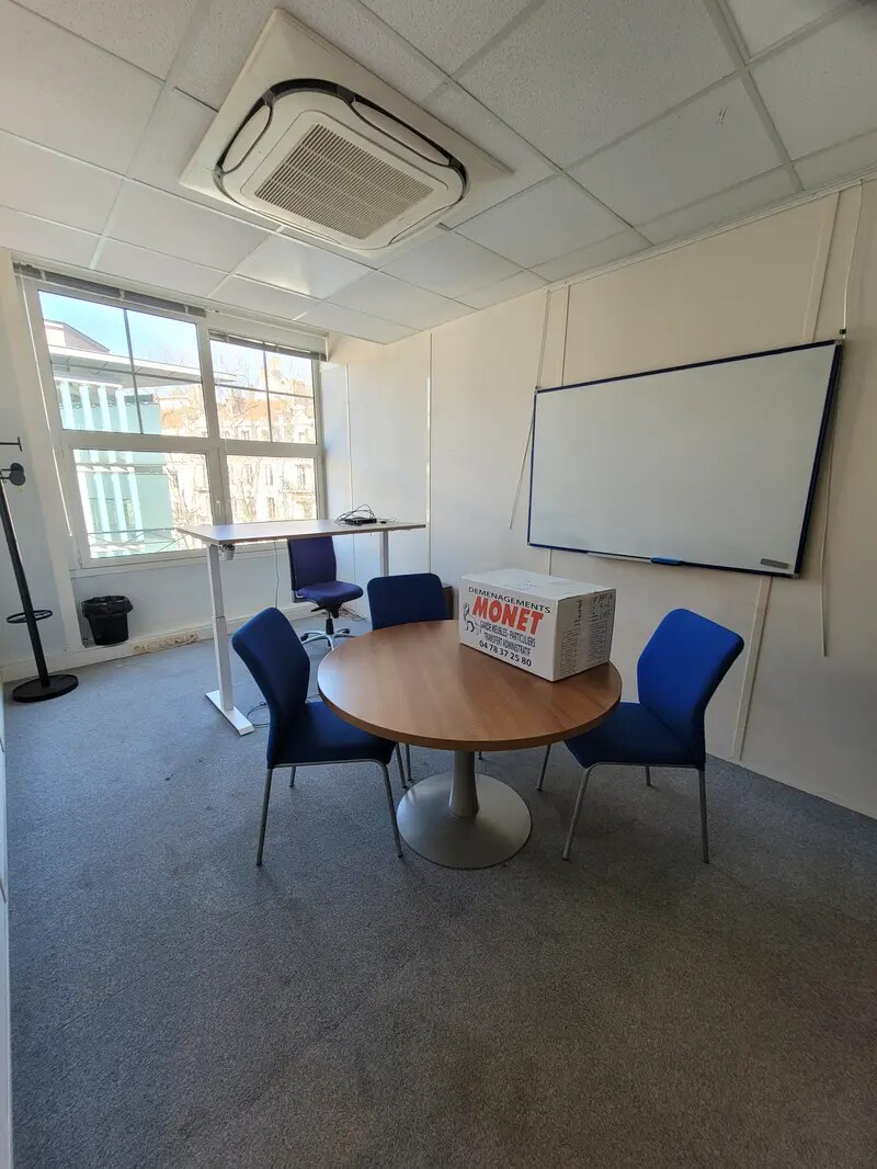 Office in Lyon for lease Interior Photo- Image 1 of 6