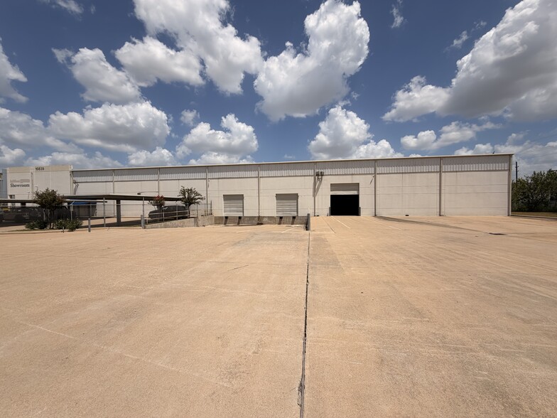 10839 Train Ct, Houston, TX for lease - Building Photo - Image 3 of 9