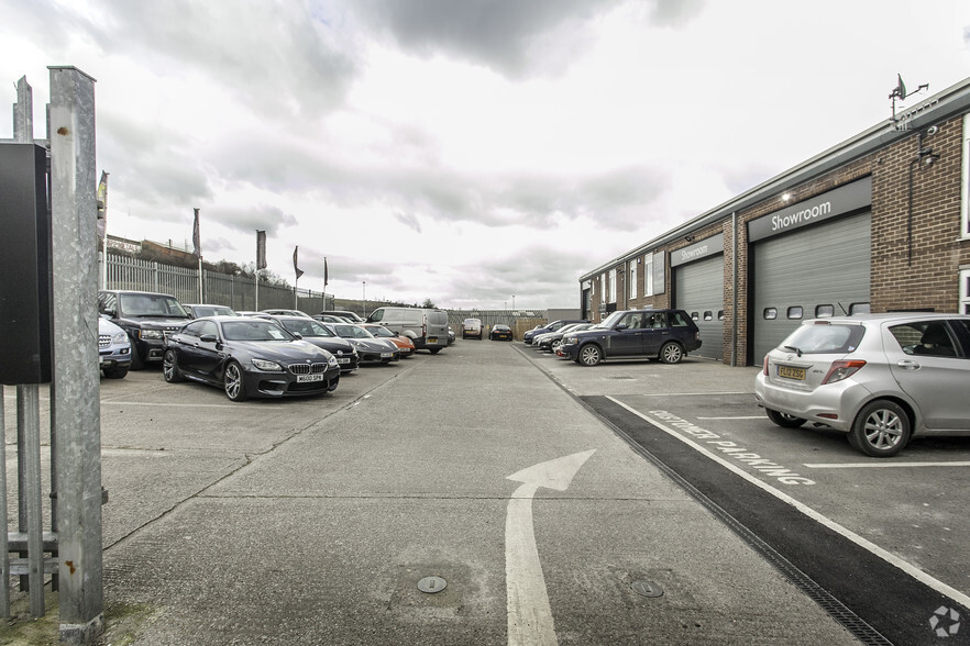 1-7 Meadowhall Rd, Sheffield for lease - Building Photo - Image 2 of 4